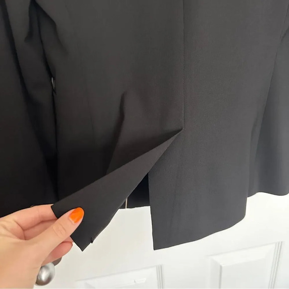 Banana Republic Women’s Classic Black Blazer - Picture 10 of 11